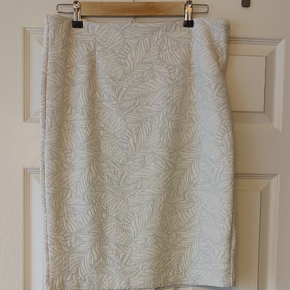 Lord & Taylor Cream Leaf Pattern Pencil Skirt